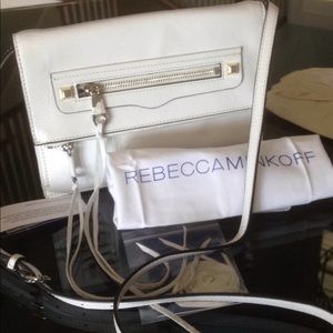 NWT REBECCA MINKOFF
SMALL REGAN CLUTCH ✨HP✨